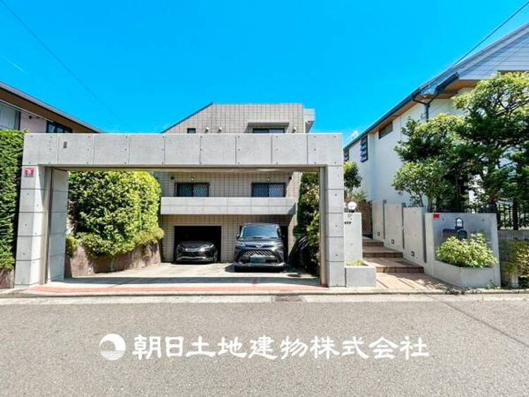 外観 【外観写真】表現された空間はたくさんの光を浴び、風を感じ、暮らしの時間を豊かにしてくれます。デザインされた空間と競い合うかのような充実した建物と共に大切な家族の思い出を刻んでいきます。