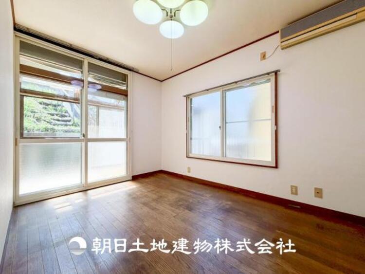 内装 【居室】大切な家族一人ひとりの大切な個別空間。趣味・感性で個性的に飾って頂けるようシンプルに仕上げてあります。自分時間を充実させながら心豊かなひとときを過ごすための大切な空間。