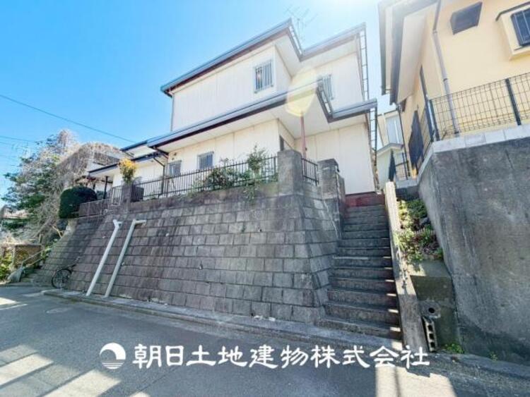 外観 【外観写真】表現された空間はたくさんの光を浴び、風を感じ、暮らしの時間を豊かにしてくれます。デザインされた空間と競い合うかのような充実した建物と共に大切な家族の思い出を刻んでいきます。