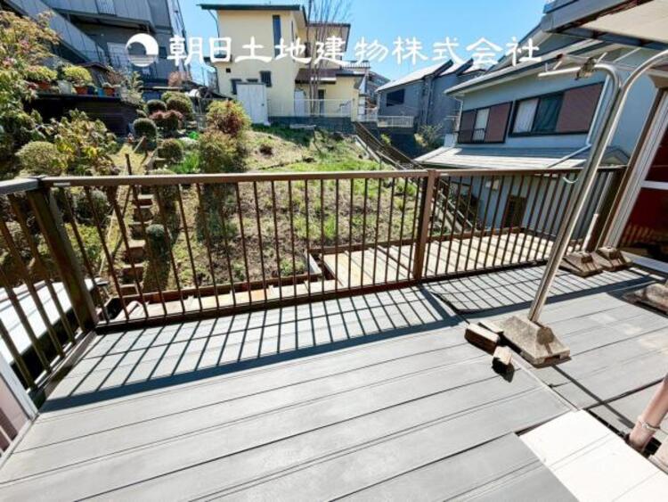 バルコニー 【バルコニー】広々としたバルコニースペース。日々のお洗濯もはかどります。陽当たりの良いバルコニー。お洗濯も良く乾きます。