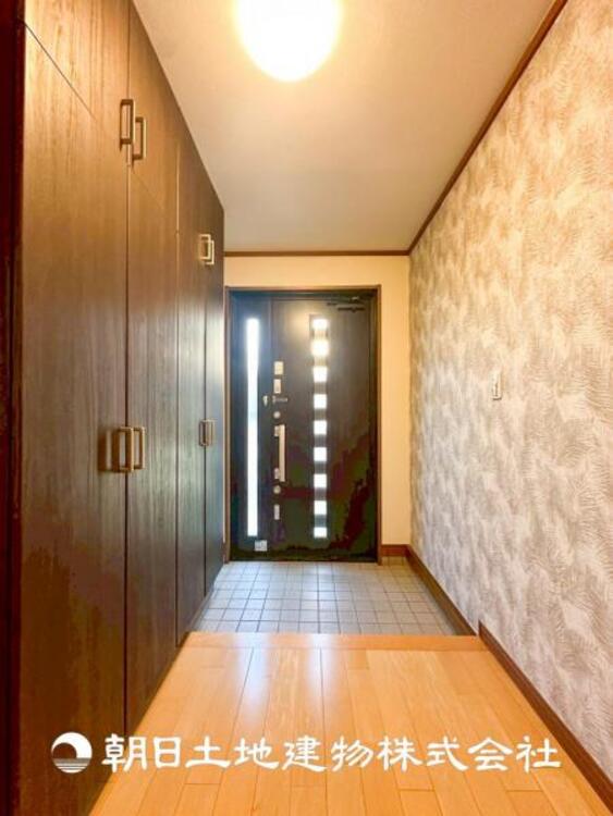 その他 【玄関】大切な家族、お客様をお迎えする玄関は住宅の入口。仕事が終わって疲れた日でも、あなたを受け入れてくれます。
