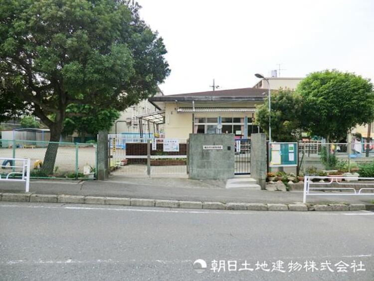 周辺 【白根保育園】810ｍ　日常生活・成長を重視した、のびのび系の王道の公立保育園です。栽培活動を通じた食育や、異年齢交流を積極的に行い基本的な生活力を養います。