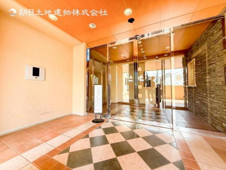 エントランス 【エントランス】重厚感の溢れるエントランスはマンションの顔！帰宅時、来客時に誇れる空間を演出します！ 