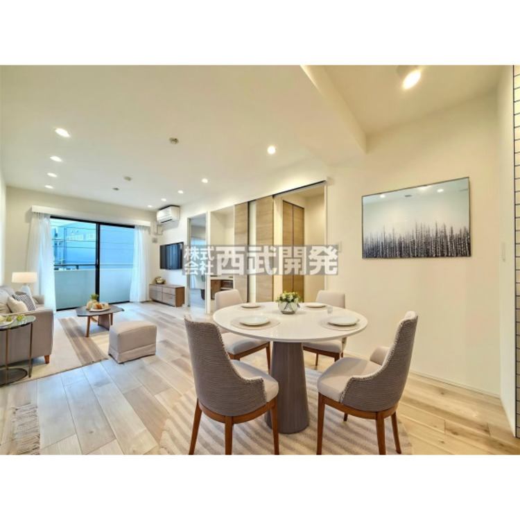 居間 配置してある家具や小物はCGによるイメージです