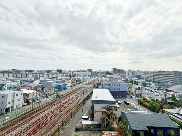 バルコニー 窓を開けると広がる青空。心をリフレッシュして日々を過ごしていきましょう。