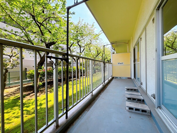 バルコニー 暮らしの中で、光と風を演出してくれるバルコニー。