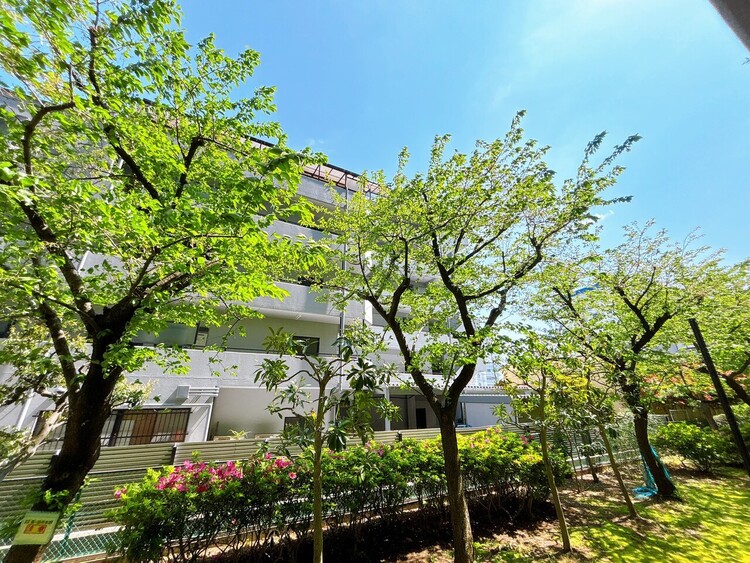 バルコニー 頬をなでる、優しい風を感じることが出来ます。