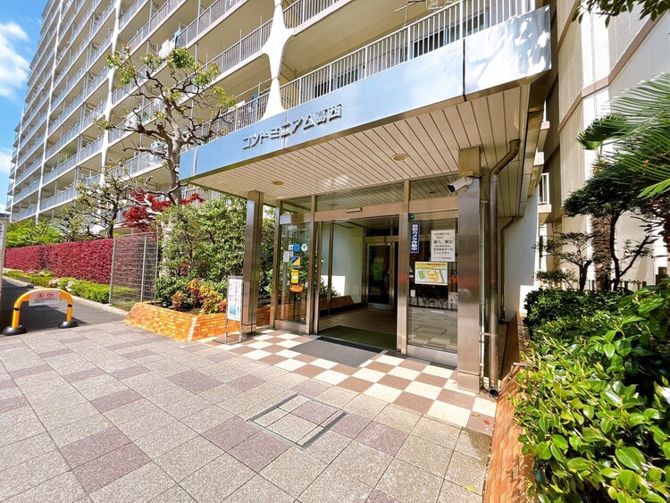 エントランス 外と内をつなぐエントランスは、まさに顔となる場所。