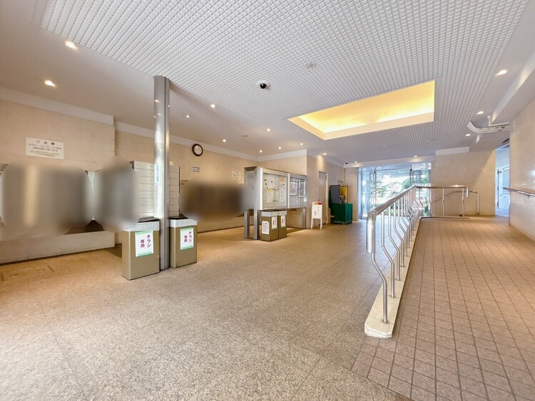 エントランス エントランス内部は、管理が行き届き清潔な共有スペースとなっています。