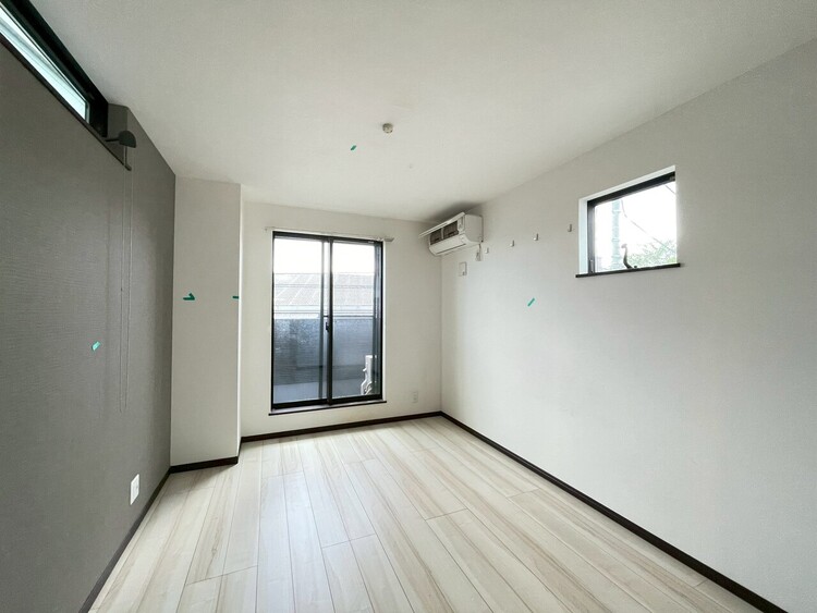 寝室 ベッドも十分に設置するスペースがあります。