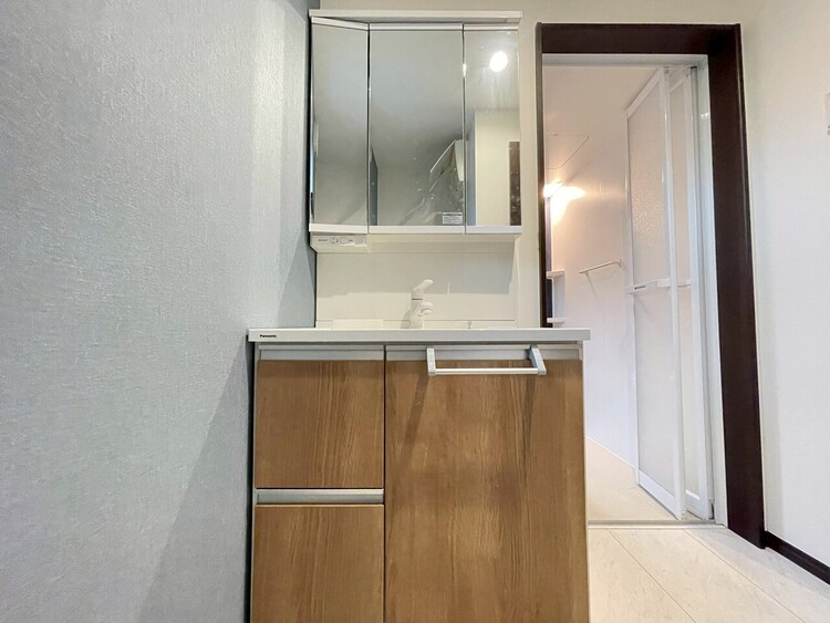 洗面 何かと物が増える場所だからこそ、スッキリと見映えの良い空間に。