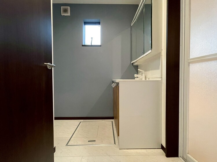 洗面 清潔感と心地よさを重視した、上質感漂うパウダールーム。