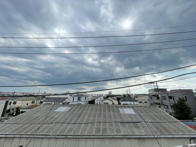 バルコニー 窓を開けると広がる青空。心をリフレッシュして日々を過ごしていきましょう。