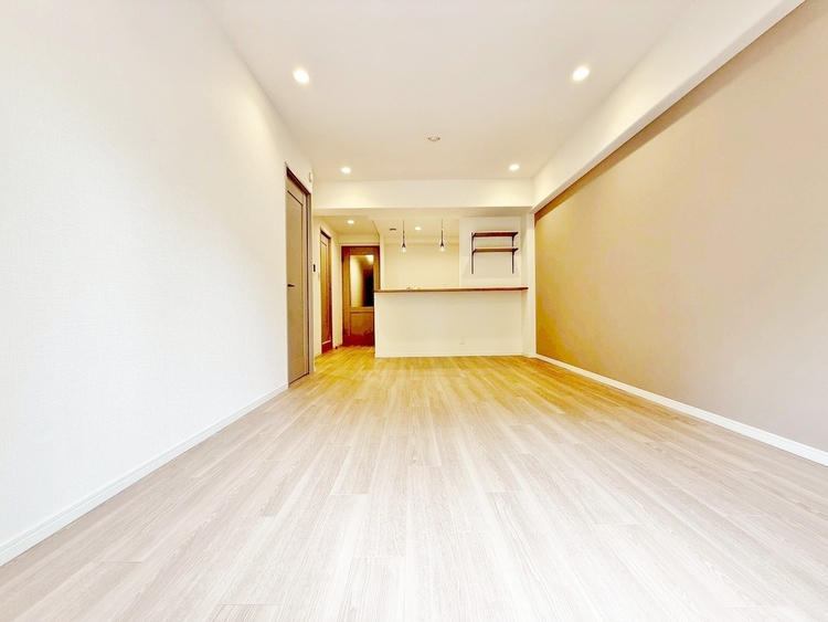 居間 忙しく過ぎゆく日常を置き去るほど、ゆったりした時間が流れるリビング。