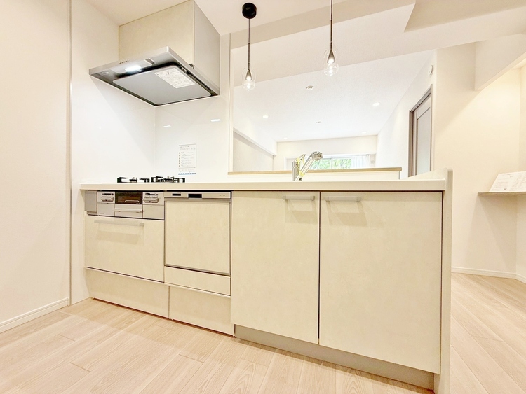 キッチン スマートな意匠と充実の機能を備えたキッチンが、暮らしにおいしい彩りを添えます。