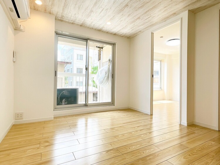 居間 居心地の良い空気感は、暮らしのステージを彩り、心からのやすらぎと満足感を与えてくれます。