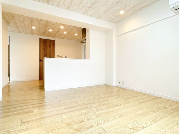 居間 飾り過ぎないシンプルな内装と偏り過ぎないデザインで統一しました。