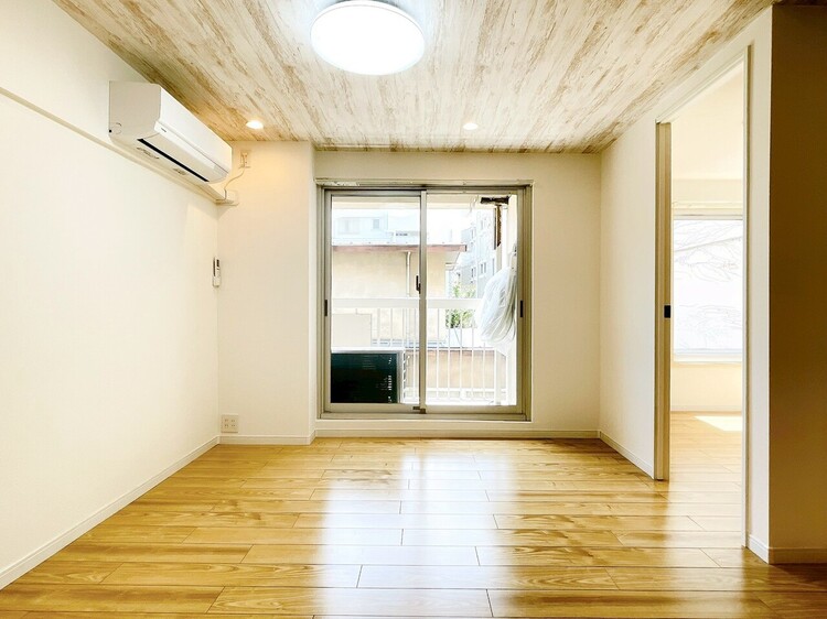 居間 快適に過ごす毎日を求めて、暮らしの中でご自身の「マイホーム」に創り上げてください。