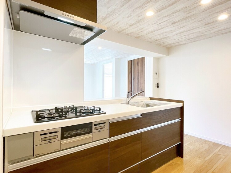 キッチン スマートな意匠と充実の機能を備えたキッチンが、暮らしにおいしい彩りを添えます。