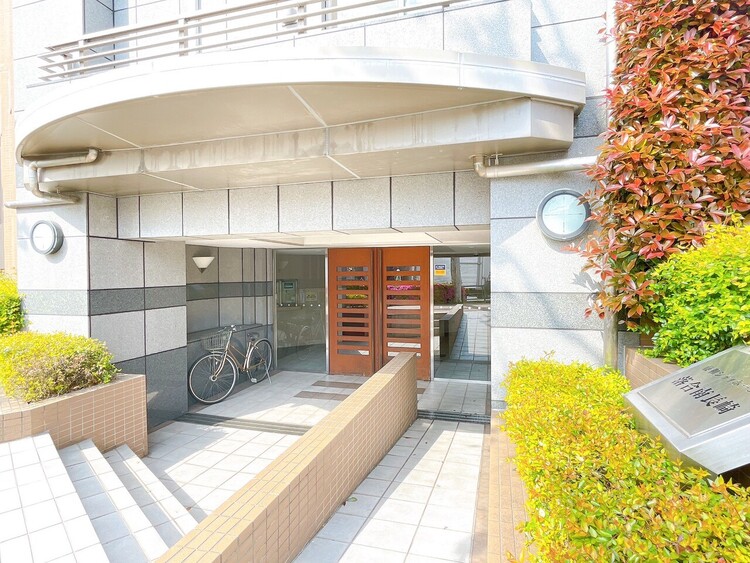 エントランス 外と内をつなぐエントランスは、まさに顔となる場所。