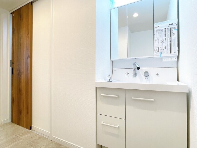 洗面 何かと物が増える場所だからこそ、スッキリと見映えの良い空間に。