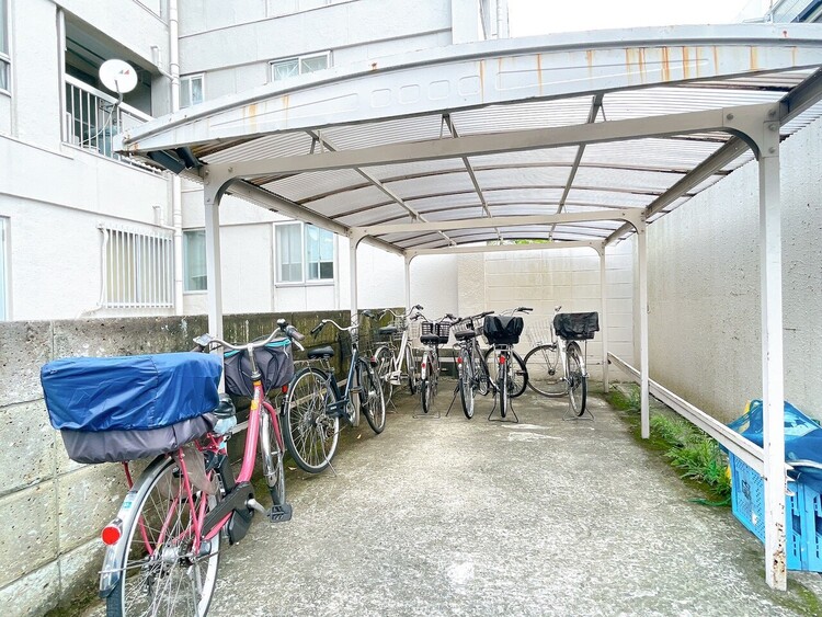 設備 きちんと整備された駐輪場。住む方の心遣いが感じられます。