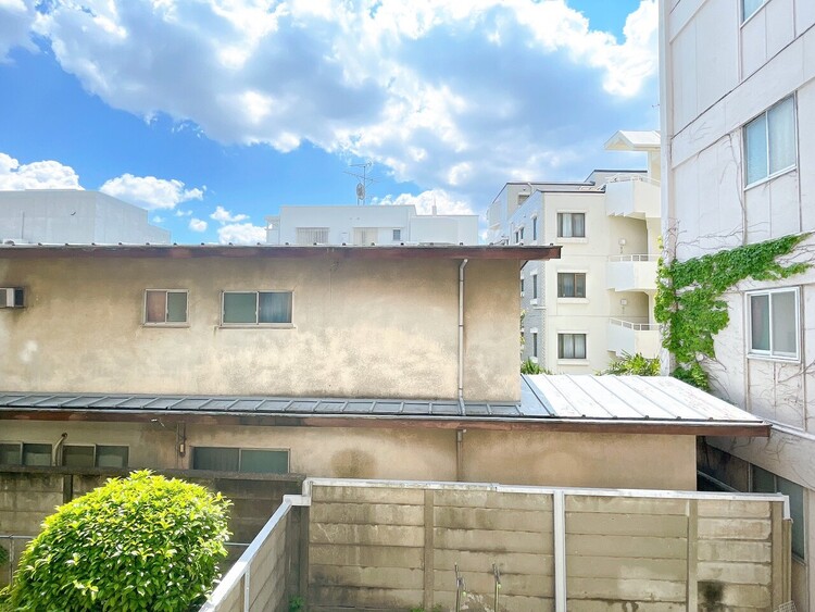 バルコニー 頬をなでる、優しい風を感じることが出来ます。