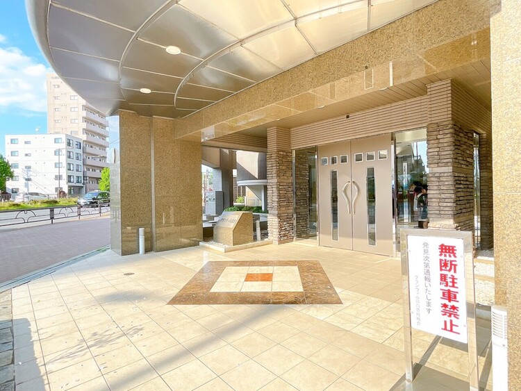 エントランス 外と内をつなぐエントランスは、まさに顔となる場所。