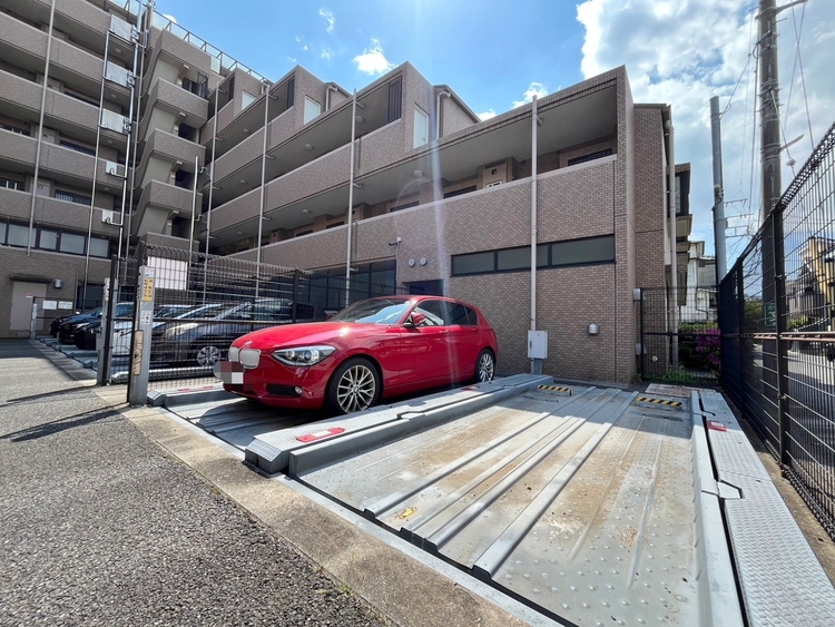 駐車場 本物件の駐車スペースです。車種制限のある場合もございますので、お気軽にお問い合わせくださいませ。