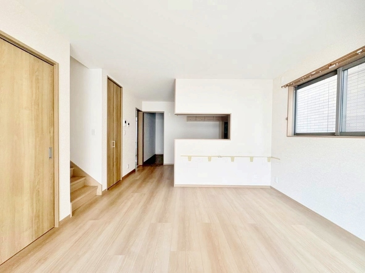 居間 忙しく過ぎゆく日常を置き去るほど、ゆったりした時間が流れるリビング。