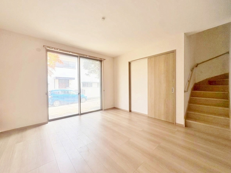 居間 飾り過ぎないシンプルな内装と偏り過ぎないデザインで統一しました。