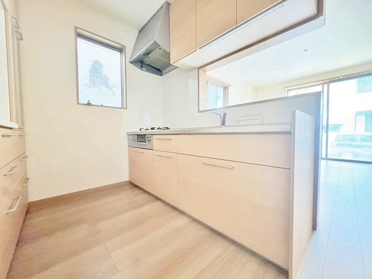 キッチン スマートな意匠と充実の機能を備えたキッチンが、暮らしにおいしい彩りを添えます。