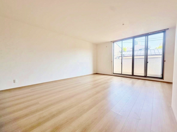 寝室 ベッドも十分に設置するスペースがあります。