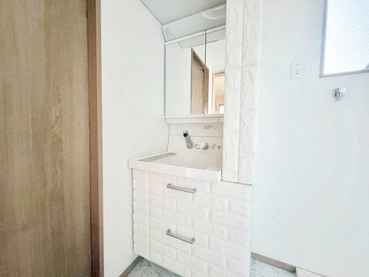 洗面 何かと物が増える場所だからこそ、スッキリと見映えの良い空間に。