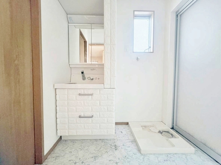 洗面 清潔感と心地よさを重視した、上質感漂うパウダールーム。