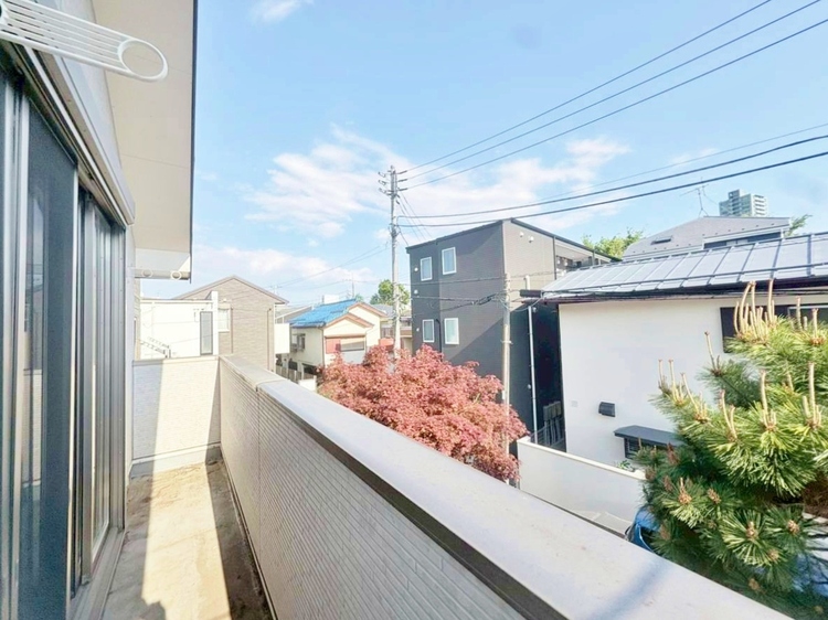 バルコニー 暮らしの中で、光と風を演出してくれるバルコニー。