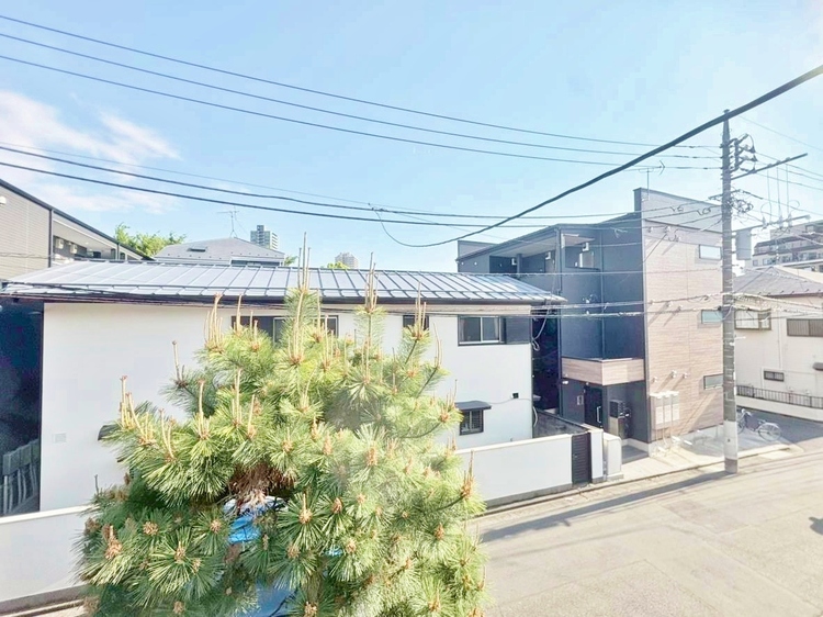 バルコニー 窓を開けると広がる青空。心をリフレッシュして日々を過ごしていきましょう。