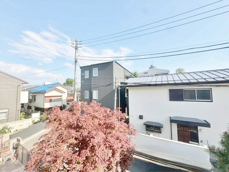 バルコニー 頬をなでる、優しい風を感じることが出来ます。