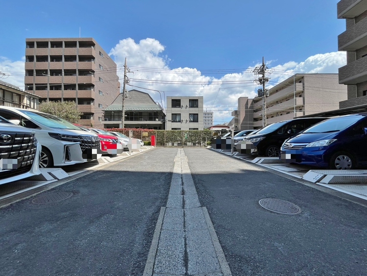 駐車場 本物件の駐車スペースです。車種制限のある場合もございますので、お気軽にお問い合わせくださいませ。