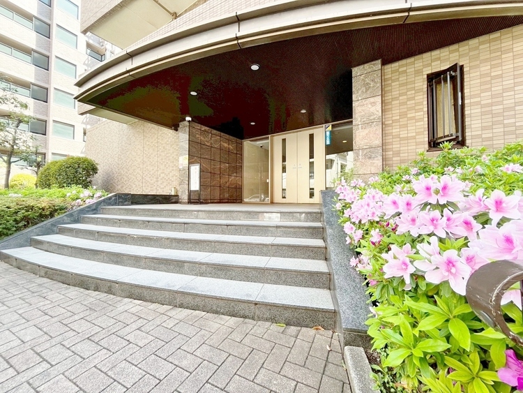 エントランス 外と内をつなぐエントランスは、まさに顔となる場所。