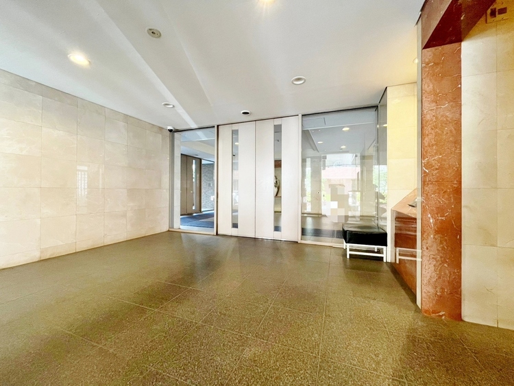 エントランス エントランス内部は、管理が行き届き清潔な共有スペースとなっています。