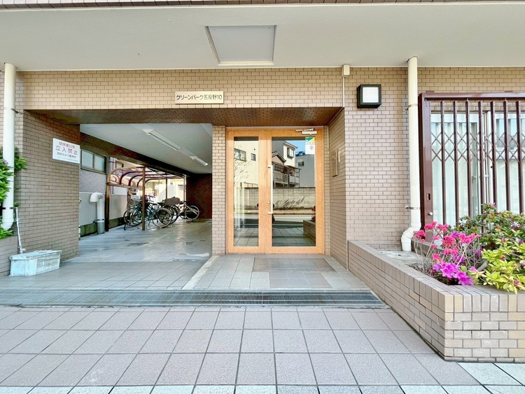 エントランス 外と内をつなぐエントランスは、まさに顔となる場所。