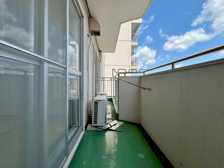 バルコニー 暮らしの中で、光と風を演出してくれるバルコニー。