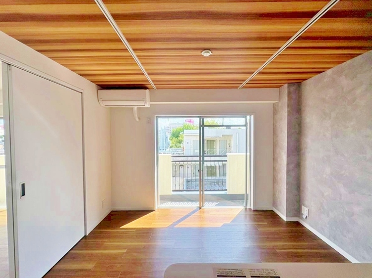 居間 飾り過ぎないシンプルな内装と偏り過ぎないデザインで統一しました。