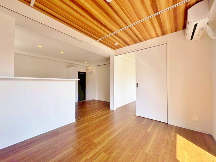 居間 快適に過ごす毎日を求めて、暮らしの中でご自身の「マイホーム」に創り上げてください。