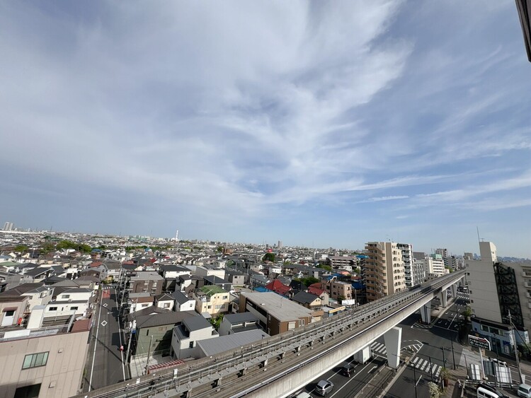 バルコニー 窓を開けると広がる青空。心をリフレッシュして日々を過ごしていきましょう。