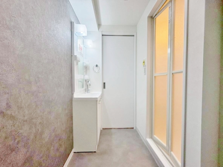 洗面 清潔感と心地よさを重視した、上質感漂うパウダールーム。