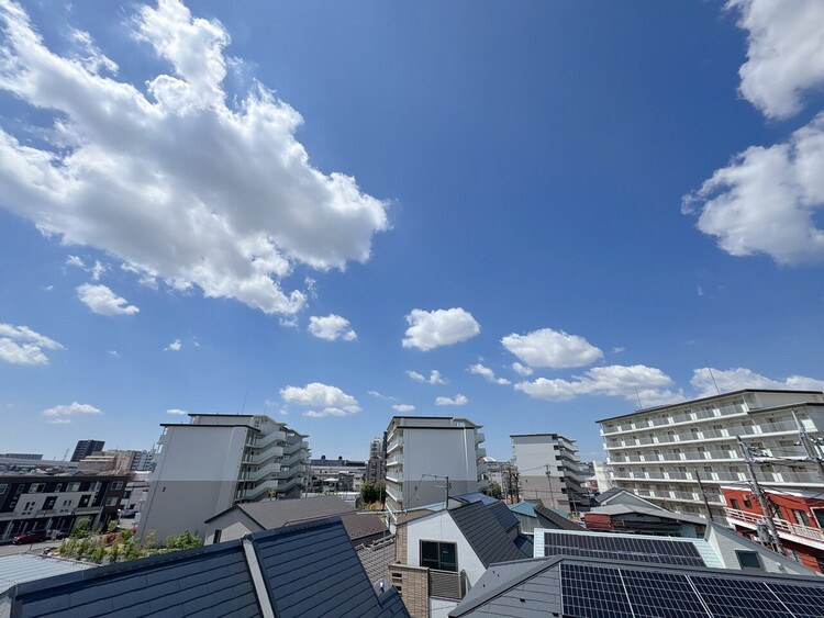 バルコニー 頬をなでる、優しい風を感じることが出来ます。