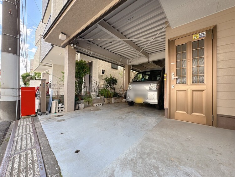 駐車場 本物件の駐車スペースです。車種制限のある場合もございますので、お気軽にお問い合わせくださいませ。