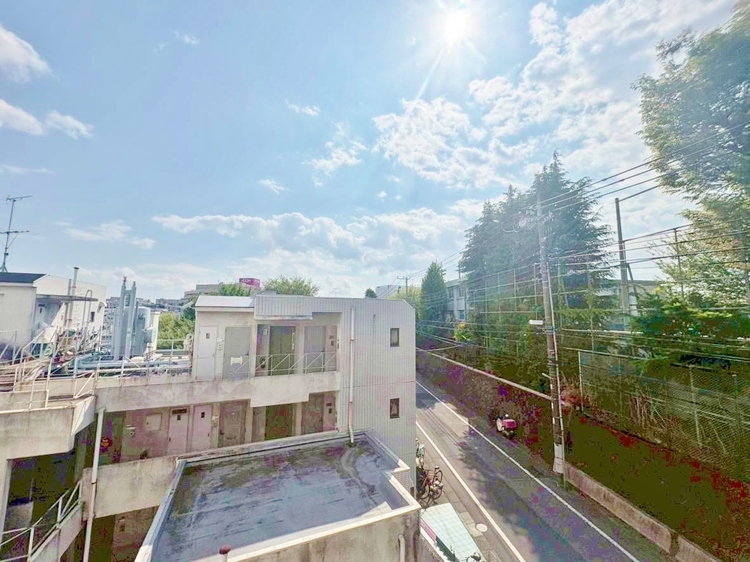 バルコニー 頬をなでる、優しい風を感じることが出来ます。